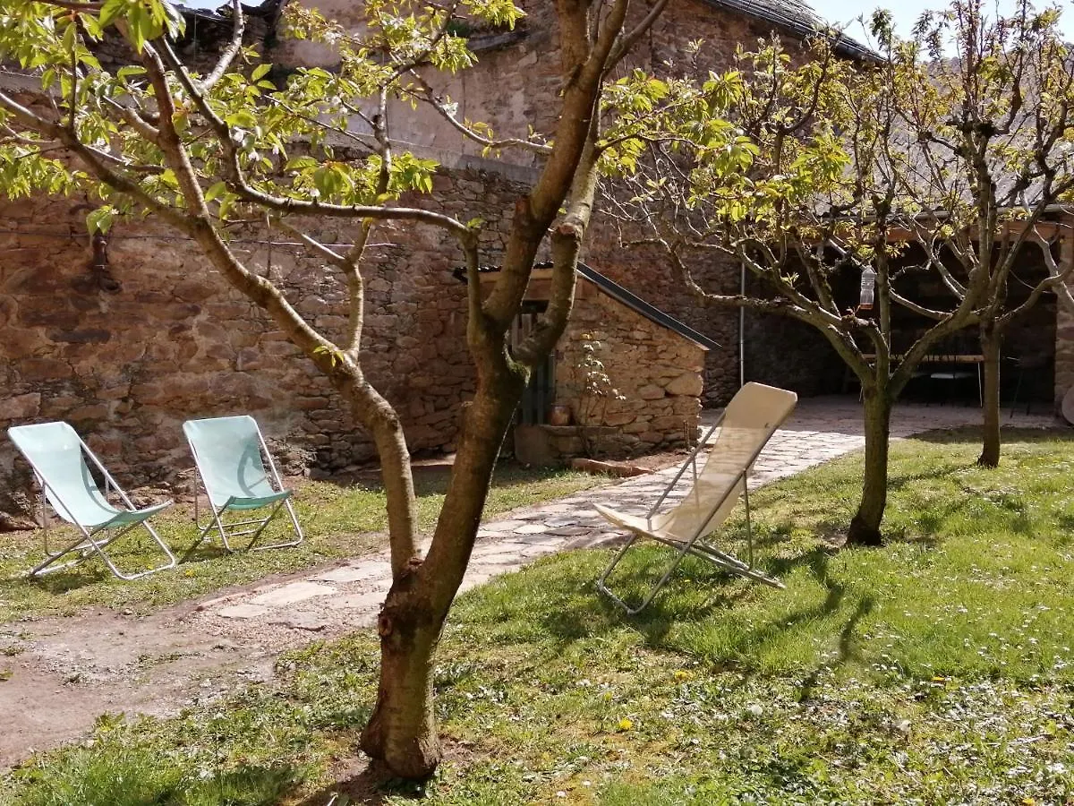 La Maison Des Rosiers Manhac 0*,  France